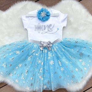 Winter wonderland - Snowflake 1st Birthday/ First Birthday Outfit/Cake smash/1st Birthday Tutu/Snowflake Tutu/ Silver Blue Winter Birthday