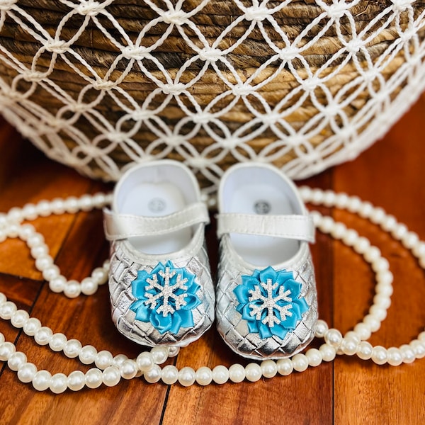 Baby girl shoes - Silver baby shoes, Snowflake shoes , First birthday shoes , Winter Wonterland shoes , cake smash , photo prop