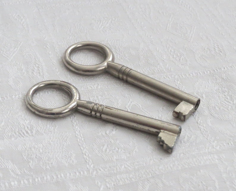 Made in the 1960s Vintage pair silver metal Dutch cabinet keys with a round eye