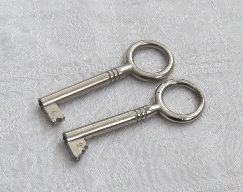 Made in the 1960s Vintage pair silver metal Dutch cabinet keys with a round eye