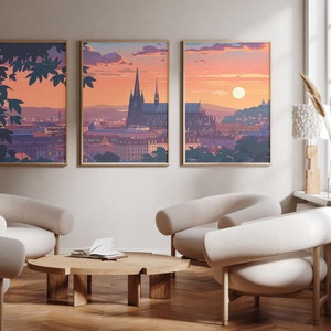 Może przedstawiać: Trzy oprawione ilustracje miejskiego horyzontu o zachodzie słońca. Ilustracja środkowa przedstawia dużą katedrę z ostrym szpicem. Ilustracja po lewej stronie przedstawia widok miasta z wierzchołka drzewa. Ilustracja po prawej stronie przedstawia widok miasta z wierzchołka wzgórza.