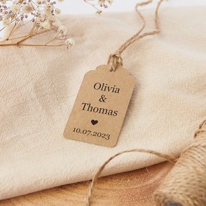 Etichette con nomi di coppie per bomboniere, etichette per matrimoni personalizzate, etichette per bomboniere per piccole bottiglie, etichette Kraft con capesante, etichette rustiche