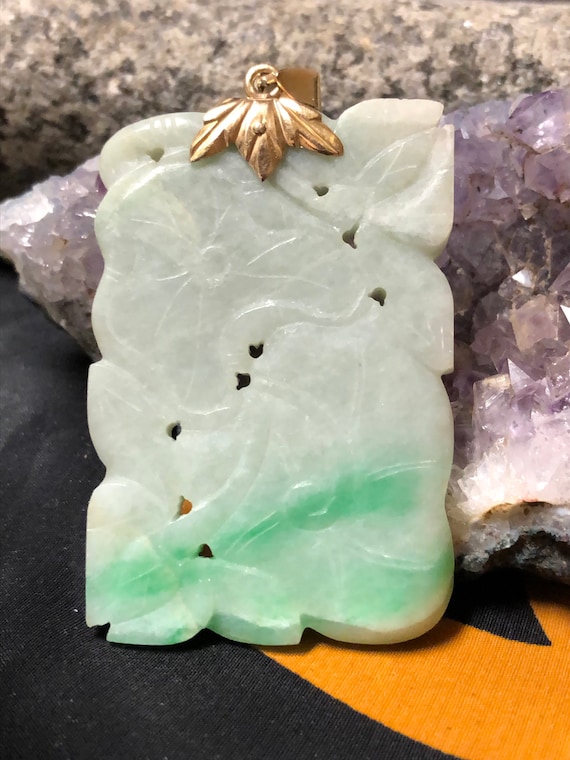 14k Carved leaf nephrite jade pendant..Harmony