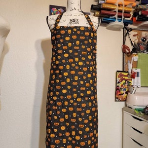 Glow in the dark apron ~ pumpkin apron ~ Halloween apron ~ spooky apron ~ cooking ~ kitchen apron ~ baking ~ spiderwebs ~ pumpkins