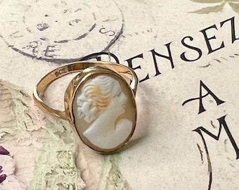 Antique cameo and gold ring size 5 1/2