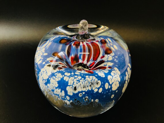 ガラスのリンゴのペーパーウェイト「エヴァのリンゴ」、FM マルコリン