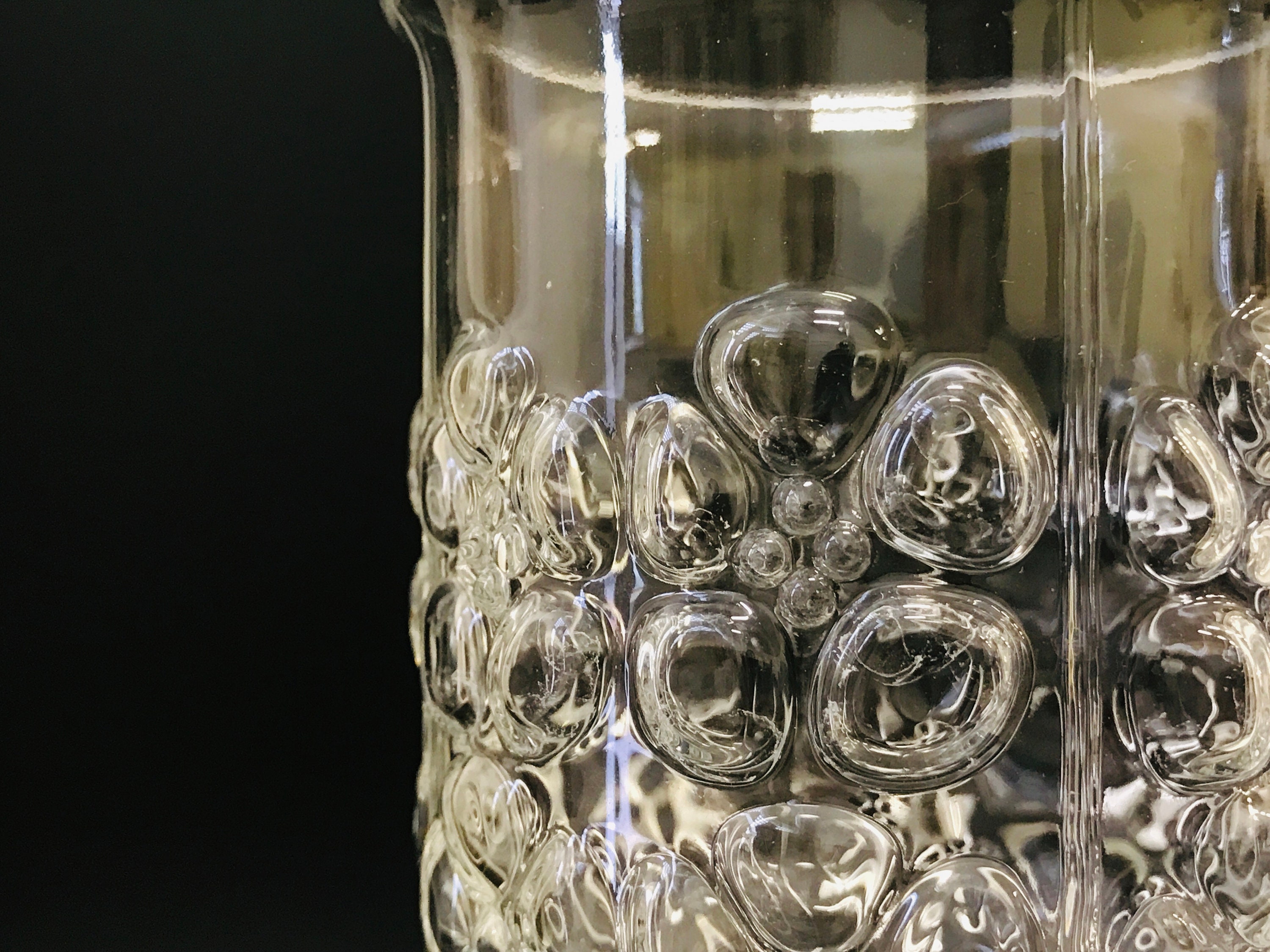 イッタラの透明ガラス花瓶「レイニッキ」、花のレリーフ模様、ヨルマ