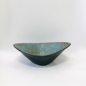 Hjördis Oldfors, Ceramic bowl Cadiz model 5117 with gray blue glaze, Upsala-Ekeby, Mid century modern Swedish earthenware with geometry form