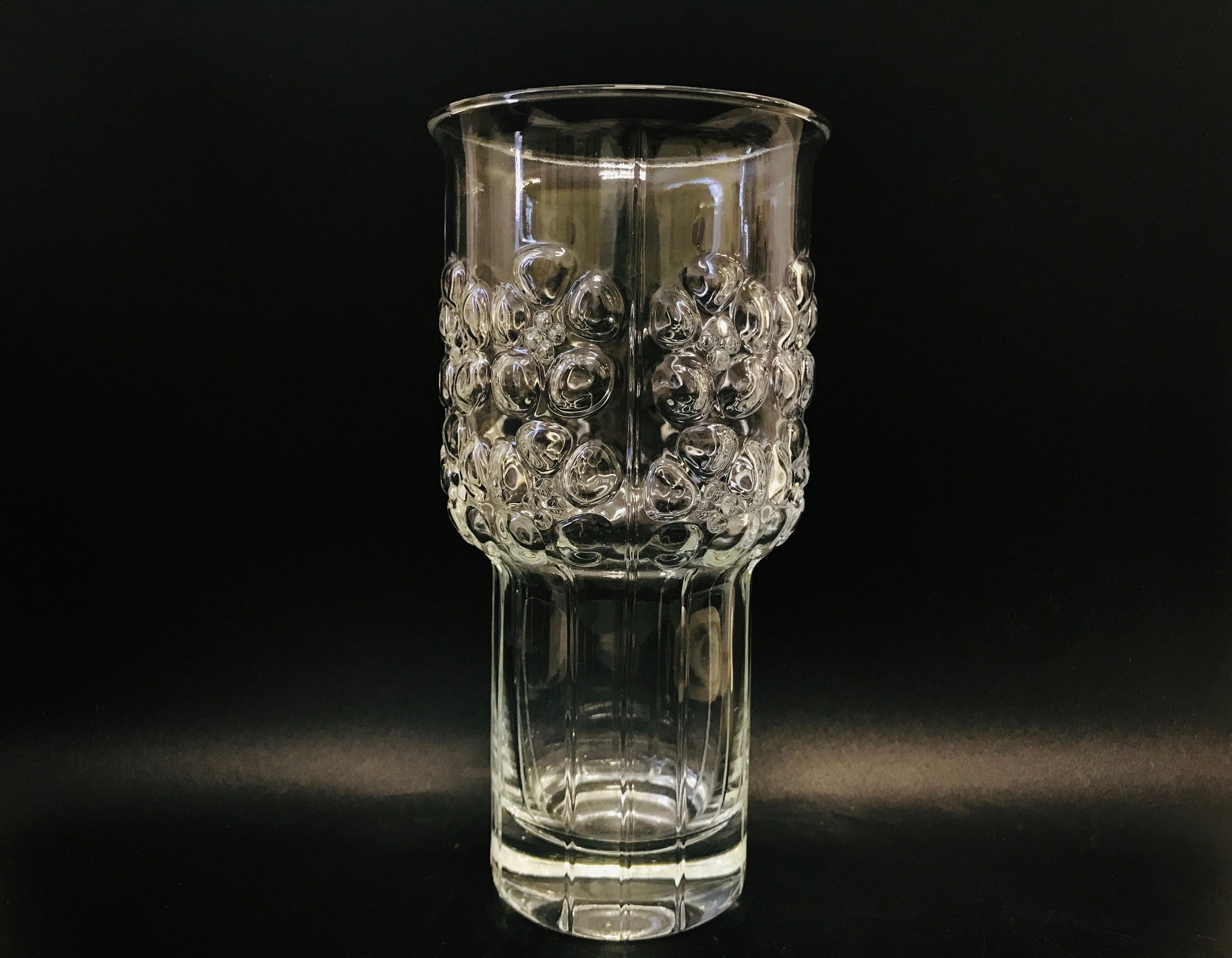 イッタラの透明ガラス花瓶「レイニッキ」、花のレリーフ模様、ヨルマ