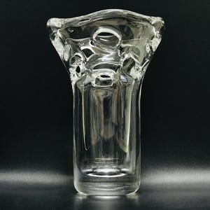 Kosta Boda handgefertigte Glasvase mit Lochmuster, Monica Morales-Schildt, Mid century Modern Schwedisches schweres Kristallglas, skandinavisches Design