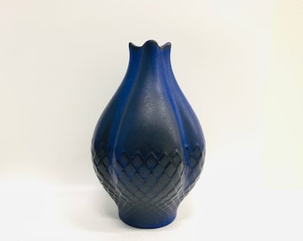 Upsala Ekeby blue vase &quot;MARACCAS&quot;, Sven Erik Skawonius, Mid century modern Swedish vintage ceramic, Flower bud shape, Scandinavian design