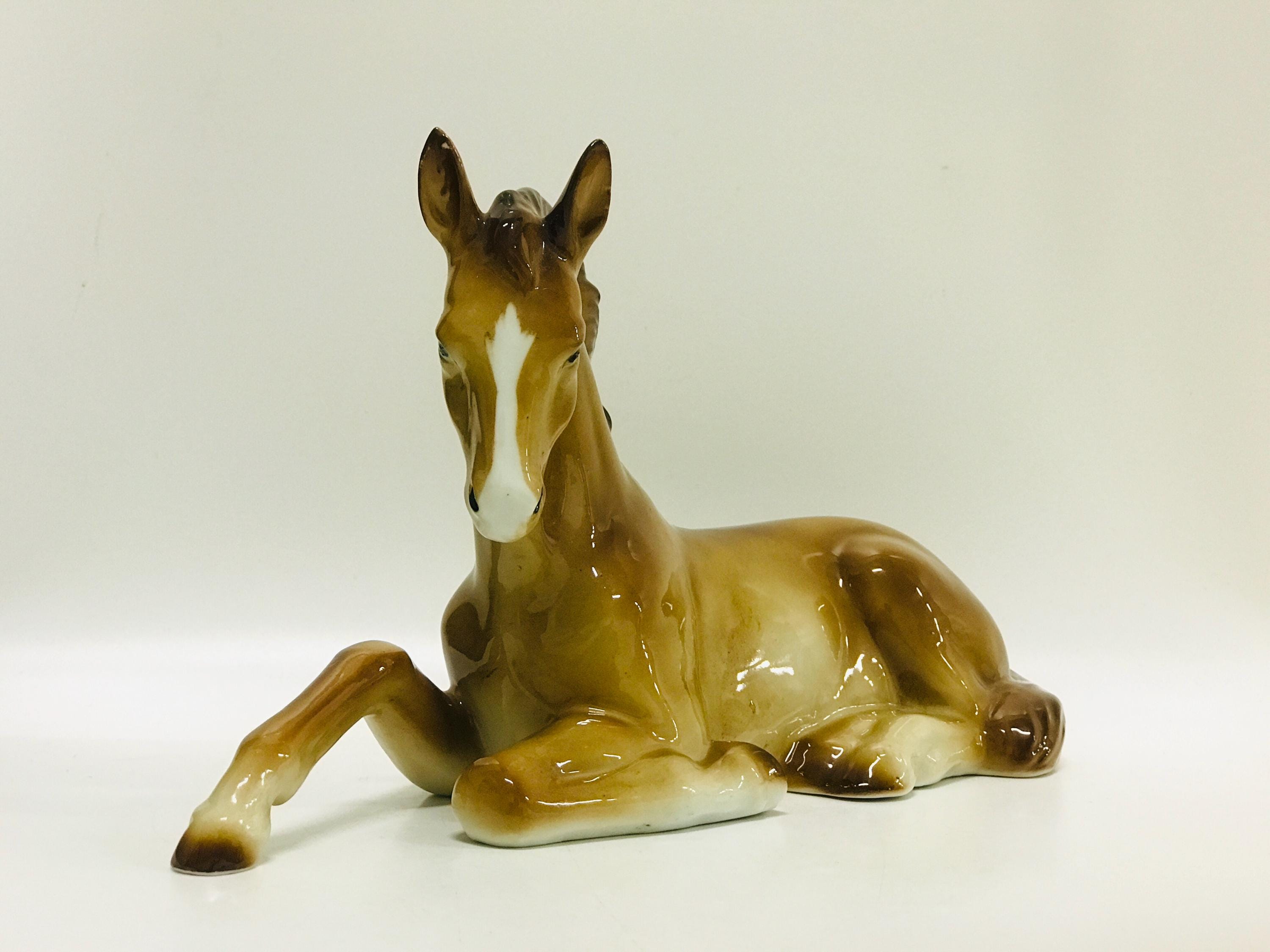 テューリンゲン州リッペルスドルフ産の大きな磁器の馬の置物