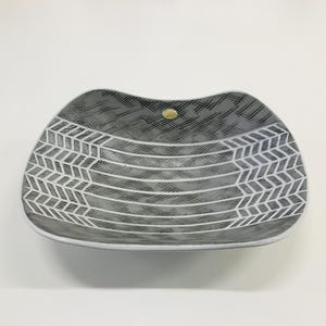Mari Simmulson, Upsala-Ekeby &quot;Ax&quot; large bowl with incised geometric pattern, Model number 4328, Mid century modern Swedish art pottery