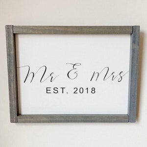 Mr and Mrs; Mr and Mrs Wall Sign; Wedding Gift; Anniversary Gift; Housewarming Gift; Wedding Date Sign; Wedding Year Sign;Bridal Shower Gift
