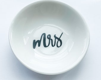 Mrs Ring Holder; Mrs Ring Dish; Engagement Gift; Wedding Gift;Ring Holder;Future Mrs Gift;Bride to Be;Engagement Ring Dish;Wedding Ring Dish