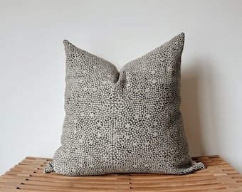 Housse de coussin fleurie noire Naia