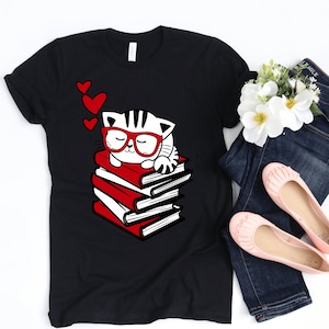 Cat Shirt / Book Lover / Cats And Books / Books / Cats / Bookworm / Cat Lover Gift / Book Lover Gift / Cat T-shirt / Cat Tshirt / Book Gift