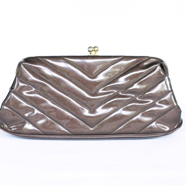 Vintage patent leather kisslock clutch