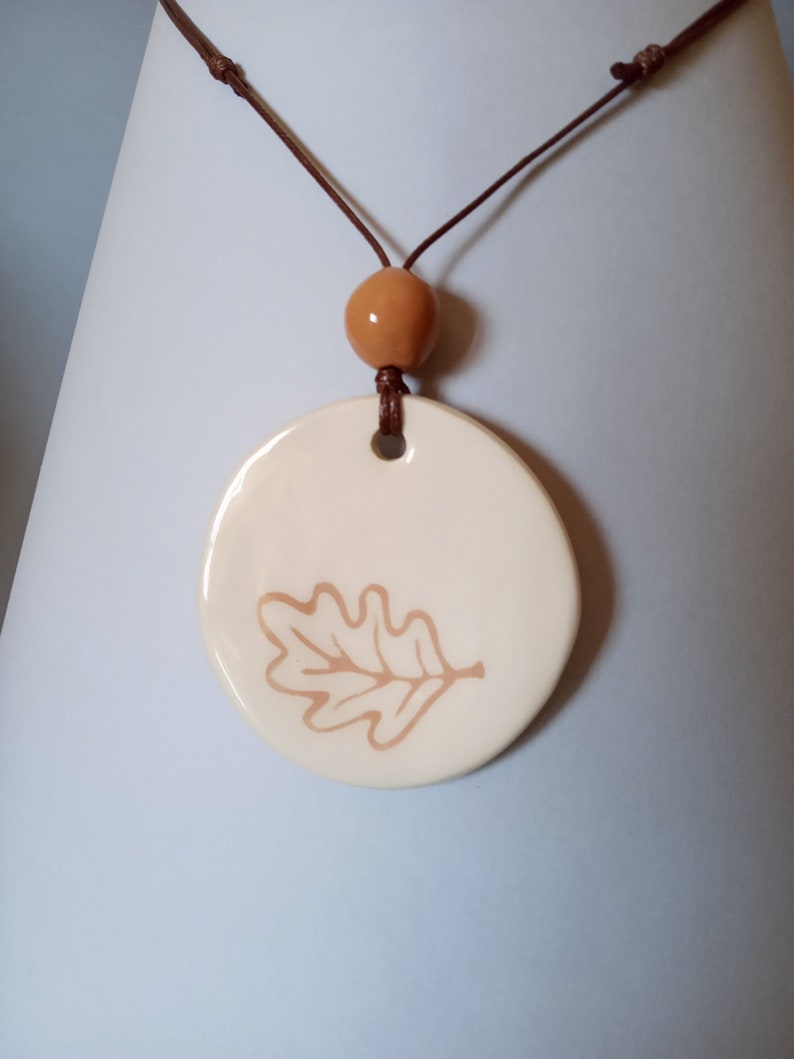 Intarsio ceramic oak leaf necklace