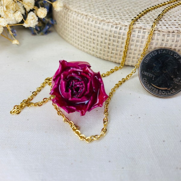 Resin preserved dark pink rosebud necklace/handmade jewelry/birthday and Valentine's Day/wedding, beautiful, unique, elegant necklace