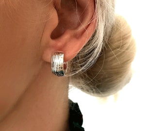 Örhängen i sterlingsilver 925 med diamanter och medelslipade ringar