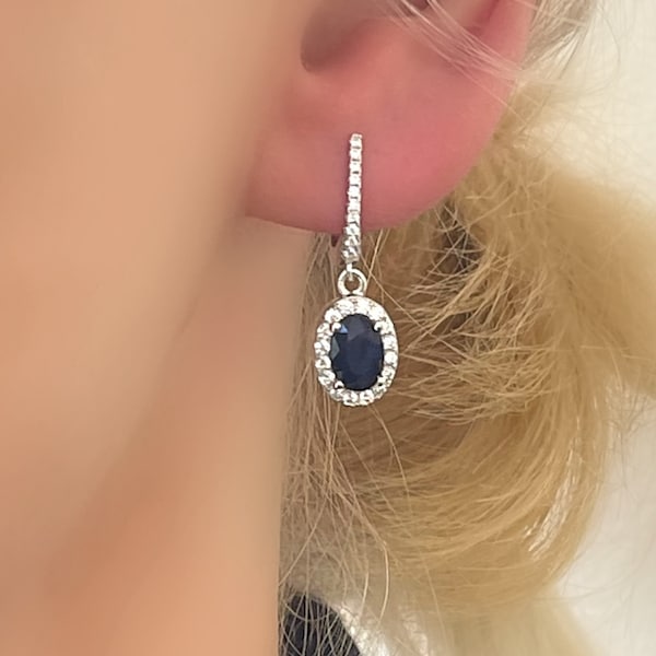 Boucles d'oreilles pendantes en argent avec halo ovale et saphirs véritables
