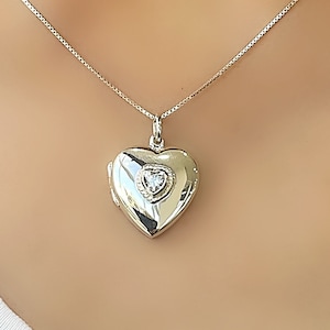 Medallón de recuerdo de corazón de plata de ley 925 con colgante de topacio blanco