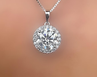 Delicata collana con pendente in moissanite rotonda: argento sterling, taglio rotondo 0,3 CT-1 CT - Italia Delicata collana con pendente in moissanite rotonda: argento sterling, taglio rotondo 0,3 CT-1 CT - Italia