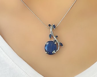 Collar con colgante de plata con zafiro azul auténtico y motivo floral de hojas grandes