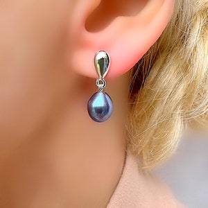 Black Pearl AA Pear Shaped 7 mm Dangle Drop Silver Earrings