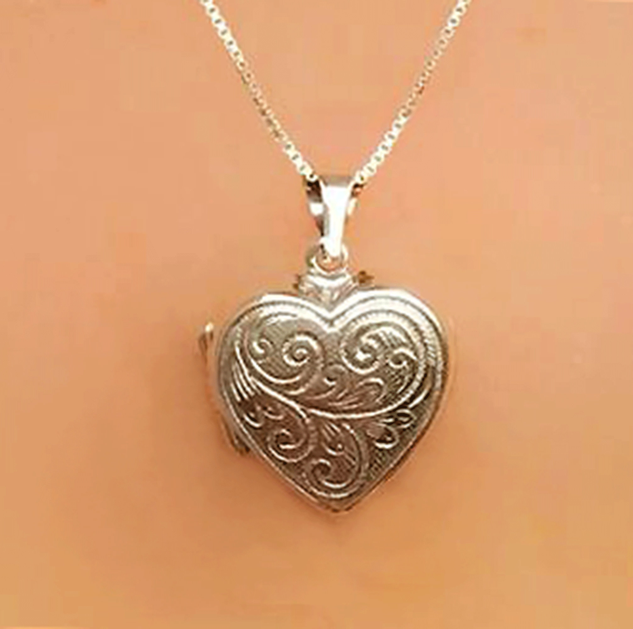 VINTAGE ETCHED HEART PICTURE LOCKET STERLING SILVER PENDANT