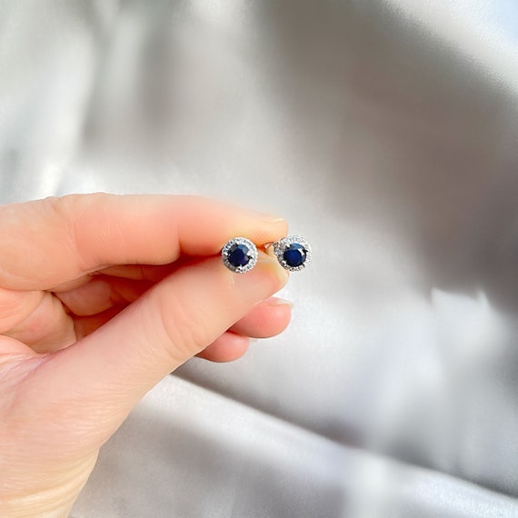 Orecchini a bottone in argento con autentici zaffiri rotondi da 8 mm - Italia