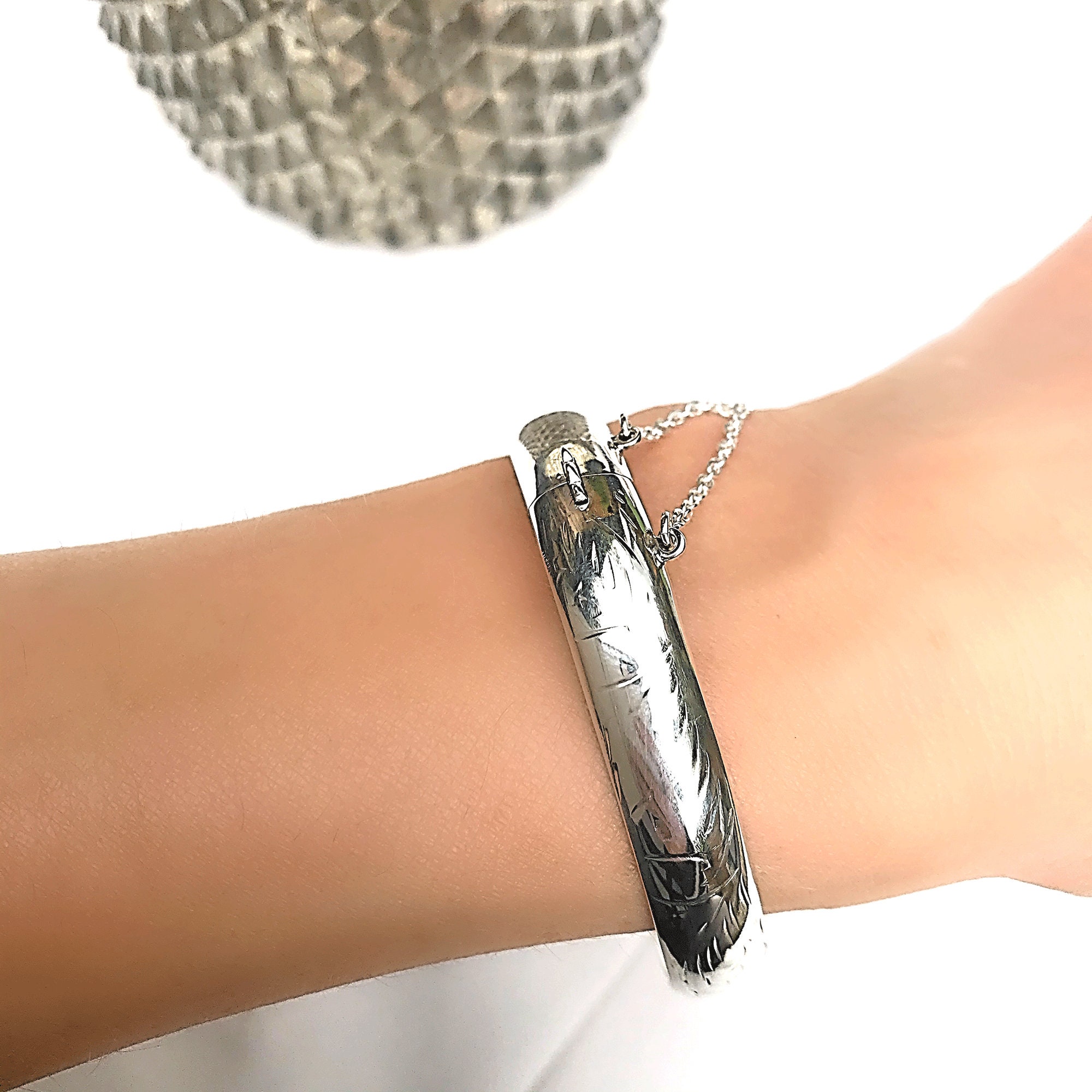 Sterling Silver 925 Wide Engraved Clip Hinged Bangle Sterling Silver 925 Wide Engraved Clip Hinged Bangle