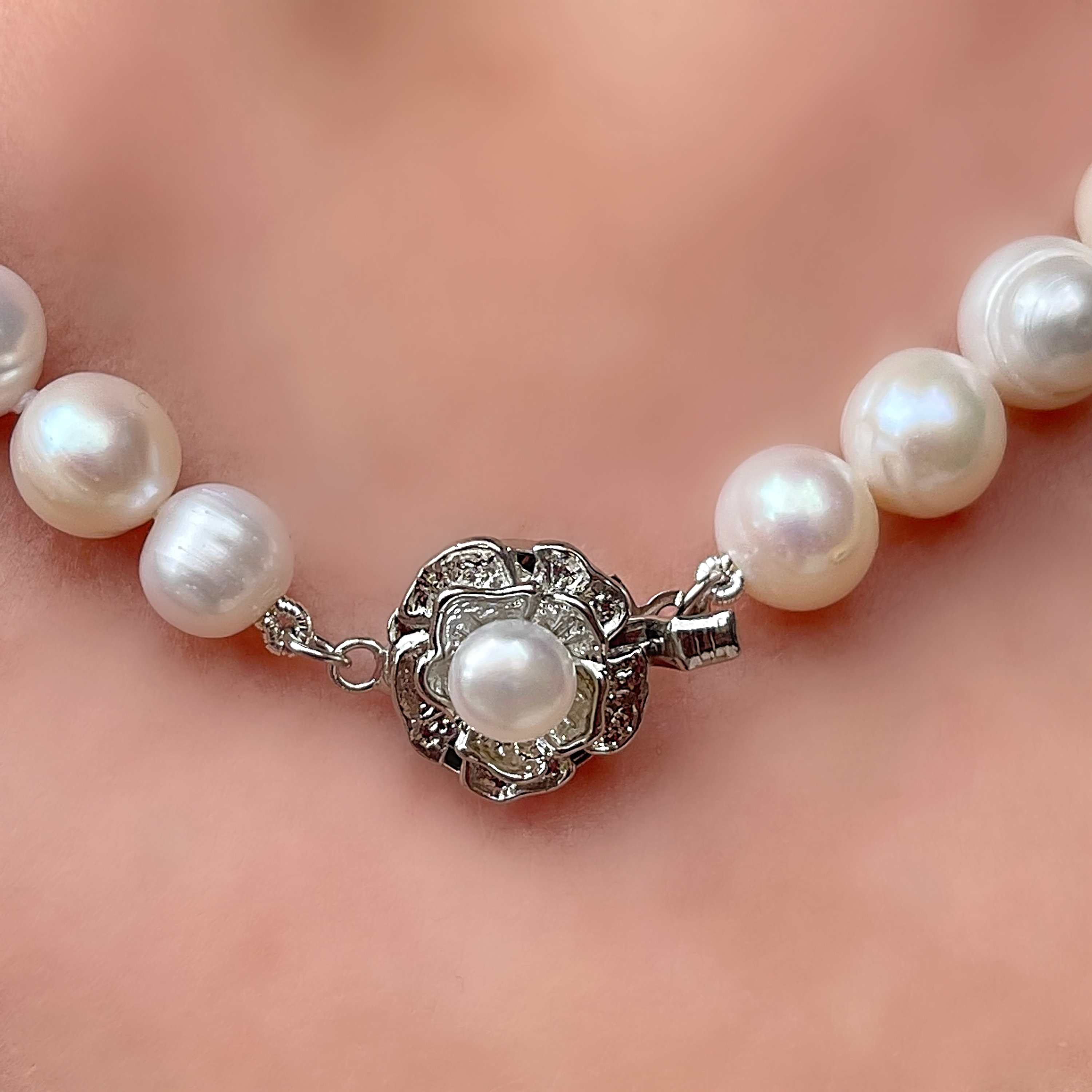 Pearl necklace with flower clasp deals