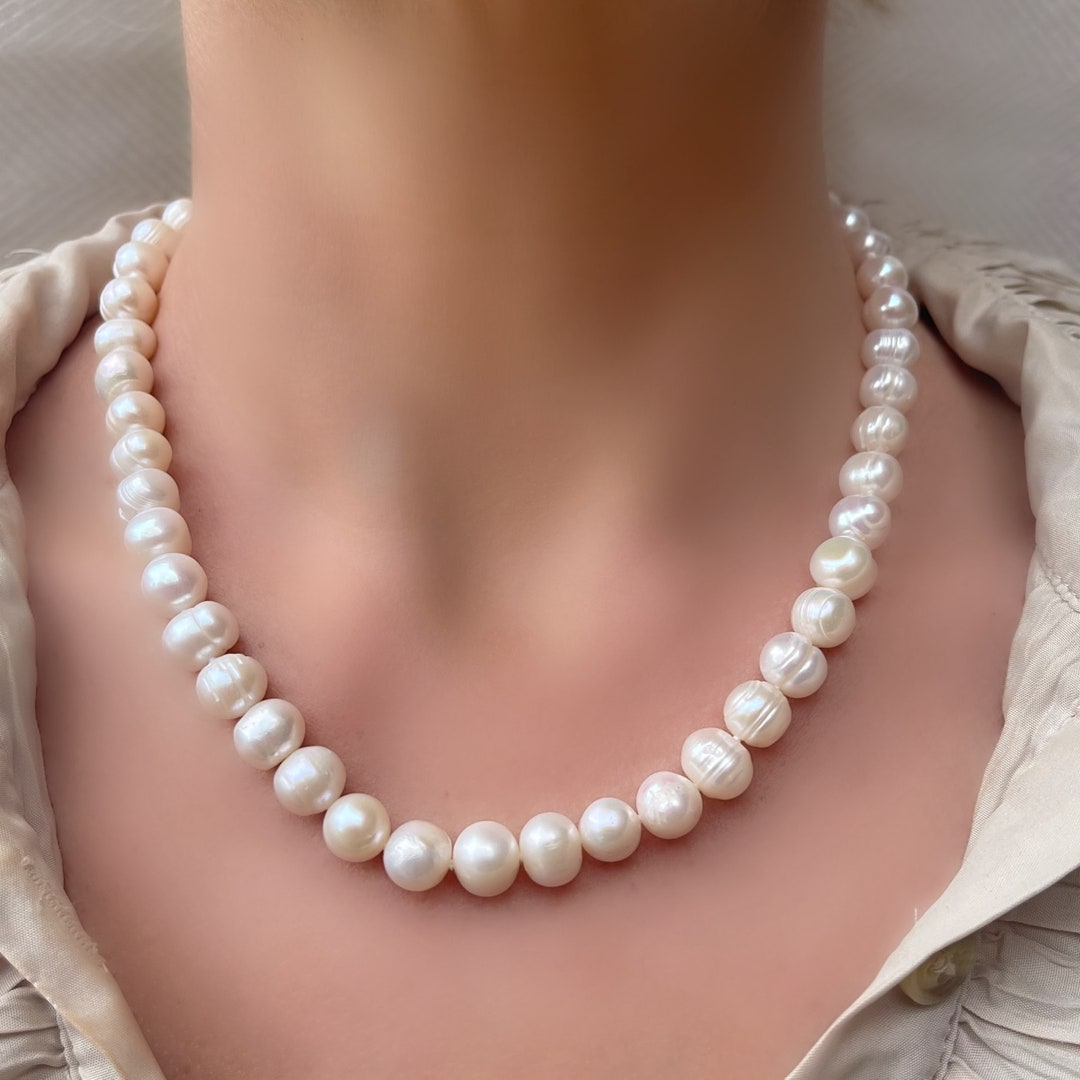 Pearl necklace Pearl necklace