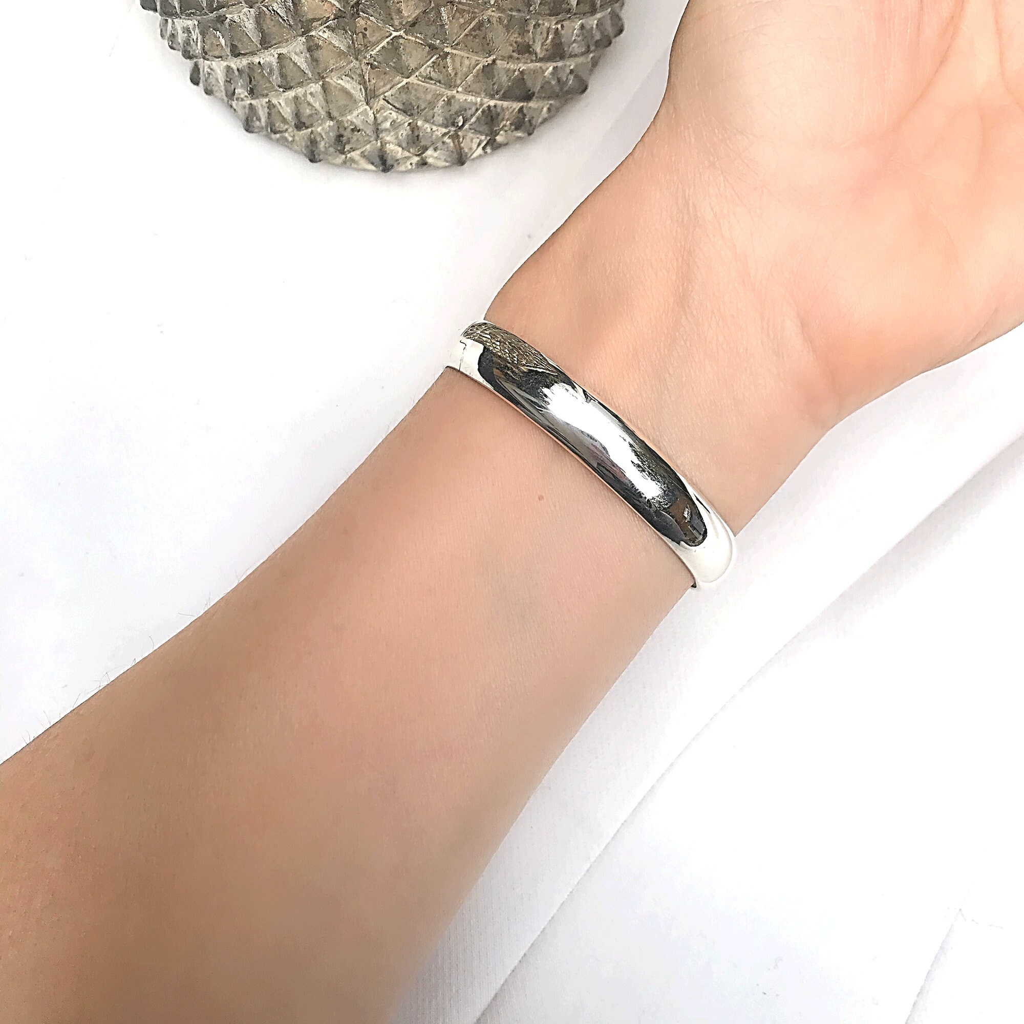 Sterling Silver 925 Wide Engraved Clip Hinged Bangle Sterling Silver 925 Wide Engraved Clip Hinged Bangle