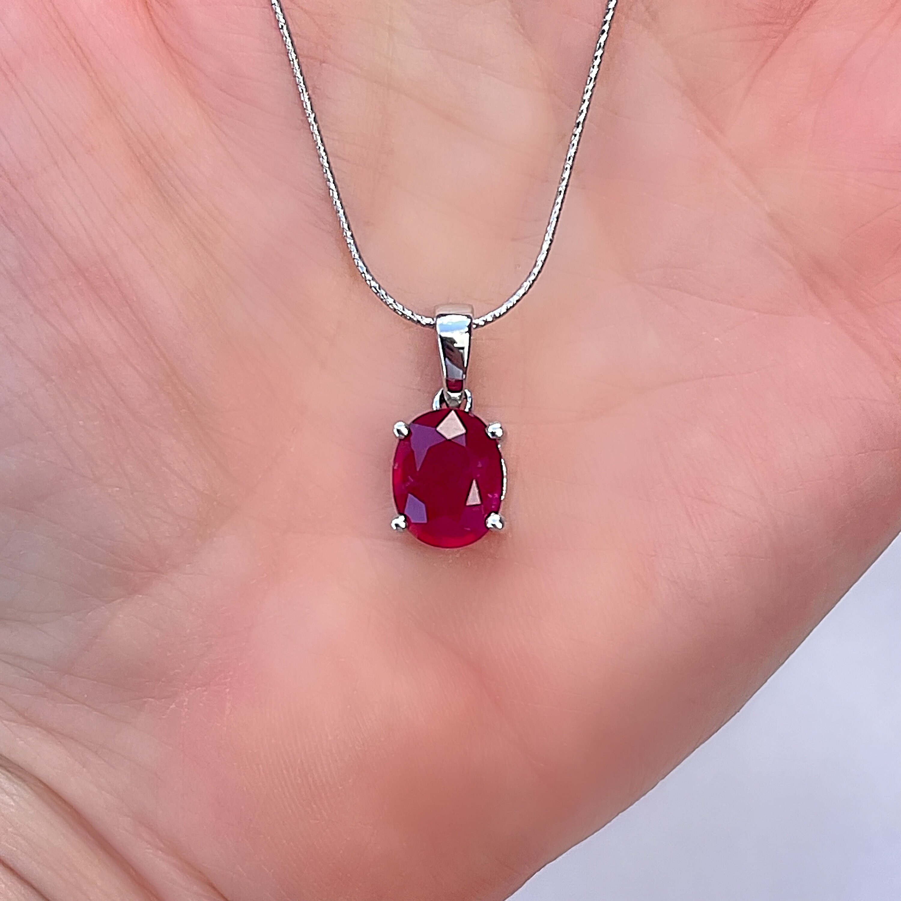 人気大割引 Genuine Ruby Oval 8 X 10 Plain Silver Solitaire Pendant ルビー