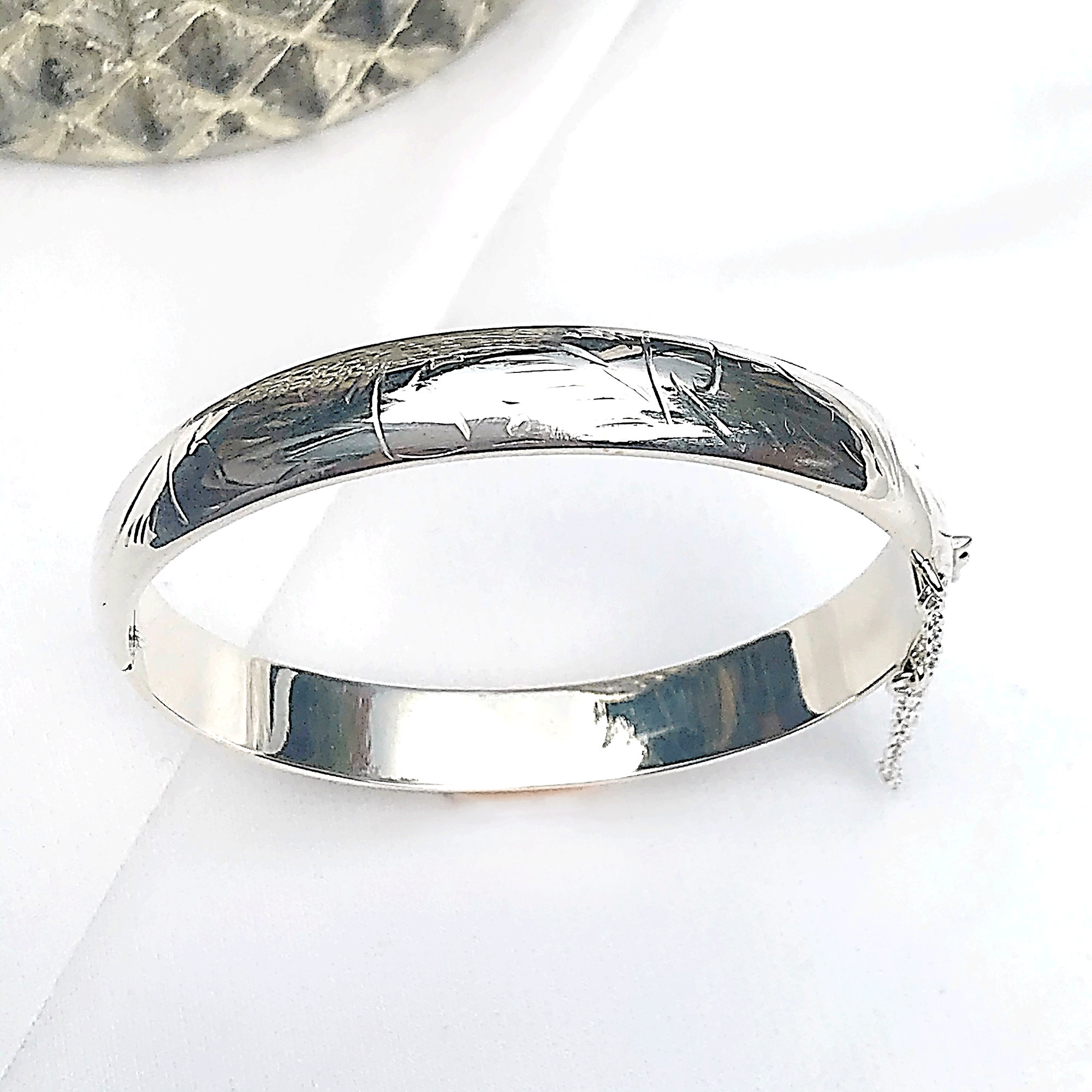 Sterling Silver 925 Wide Engraved Clip Hinged Bangle Sterling Silver 925 Wide Engraved Clip Hinged Bangle