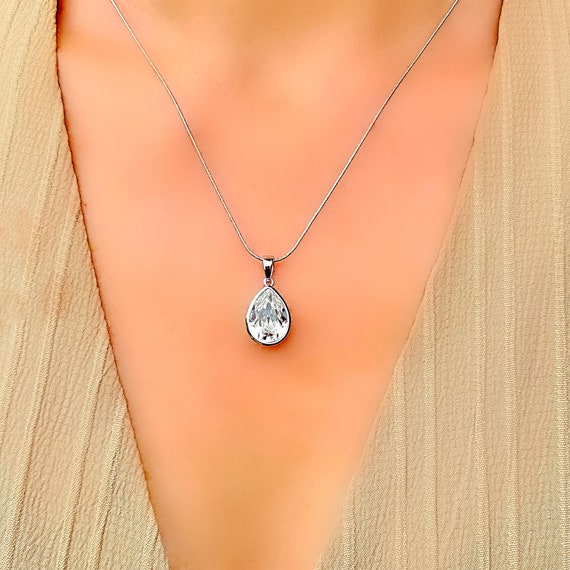 ucalypt Teardropネックレス　シルバー Clear Swarovski Crystal Teardrop Pear Shaped Silver Pendant
