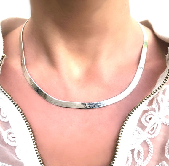 Evelyn Silver Herringbone Necklace - Nanda Jewelry