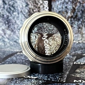 Jupiter-9 2/85 Vintage lens with M39 mounting thread for SLR cameras.