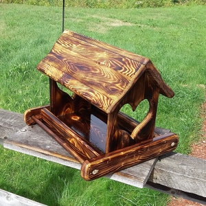 Large Cedar Wood Fly Through Platform Bird or Squirrel Feeder TBNUP #3B