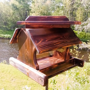14 Inch Post Mount Bird Feeder Cedar Wood 14TBNUP2B