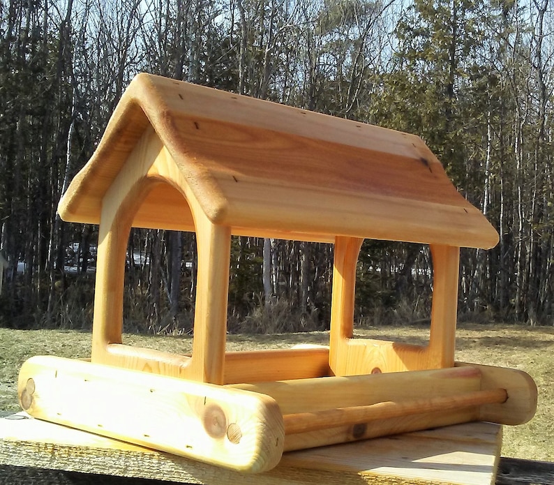 fly thru cedar platform bird feeder