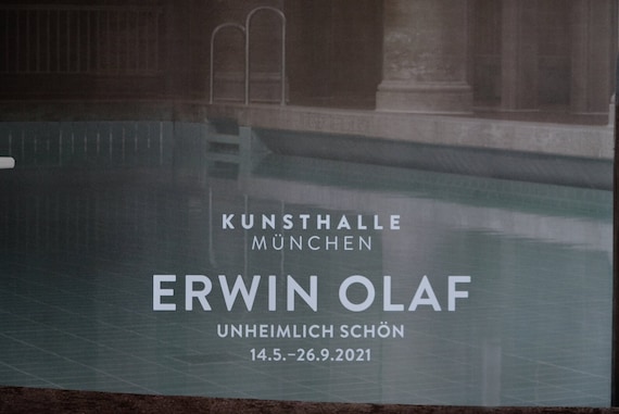 【Erwin Olaf:Unheimlch Schon】シュウリンク包装未開封品 Erwin Olaf Exhibition 'unheimlich Schön' | Exhibition Kunsthalle