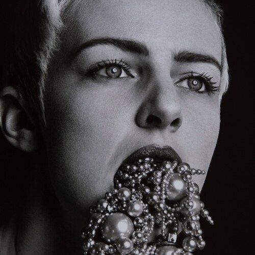 Olaf - Erwin Olaf - photographer shops | 'Pearls, Squares' | Photo