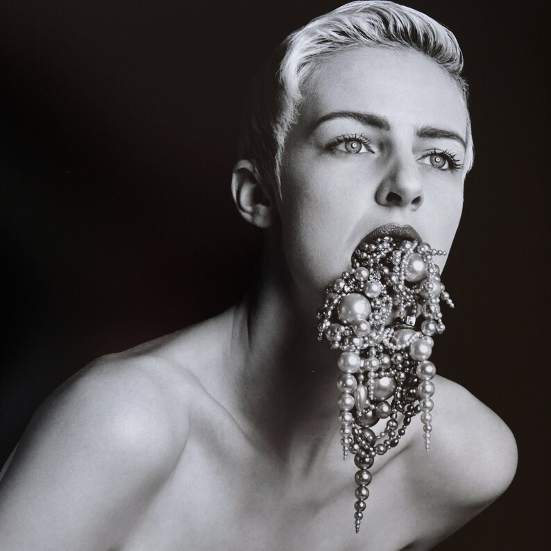 Olaf - Erwin Olaf - photographer shops | 'Pearls, Squares' | Photo
