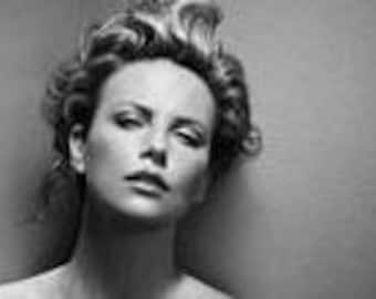 シャーリーズ・セロン、サイン入り8x10写真 - Etsy 日本