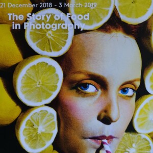 Foam Photography Museum Amsterdam, cartel original de la exposición "Feast for the Eyes"