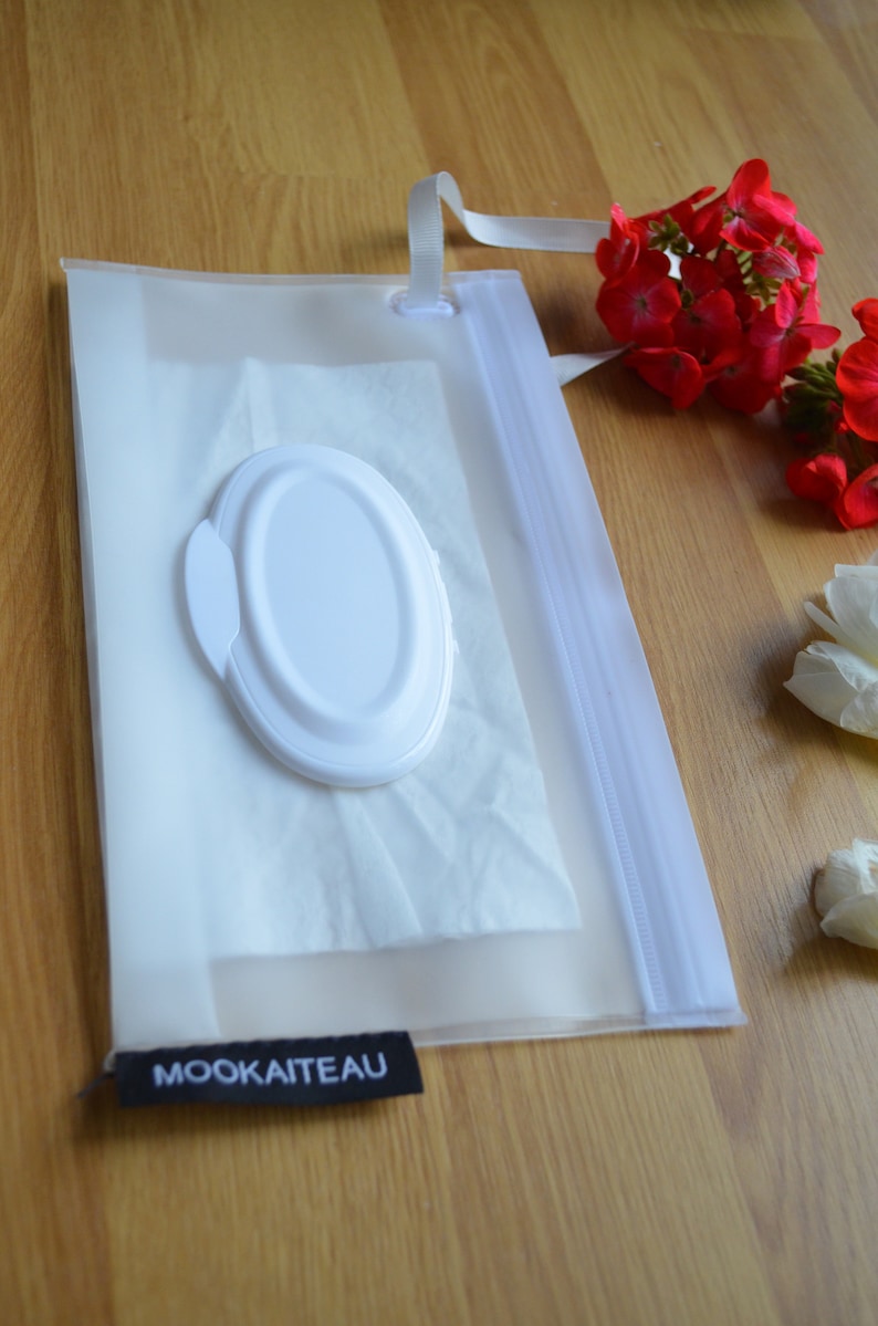 Refillable Wet Wipes Pouch // Mookaiteau Etsy